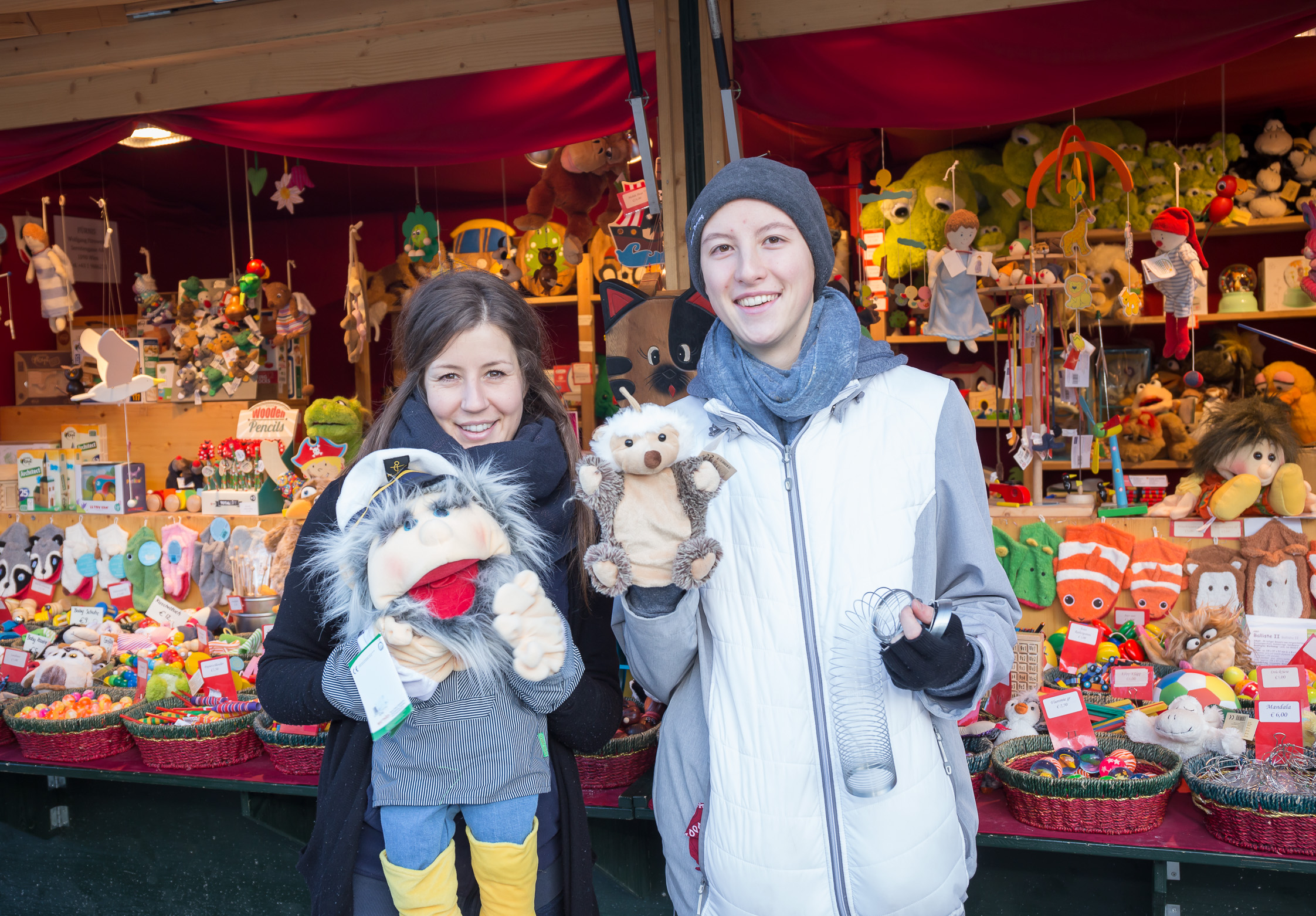 Fürnis Spielewelt Weihnachtsmarkt Schönbrunn